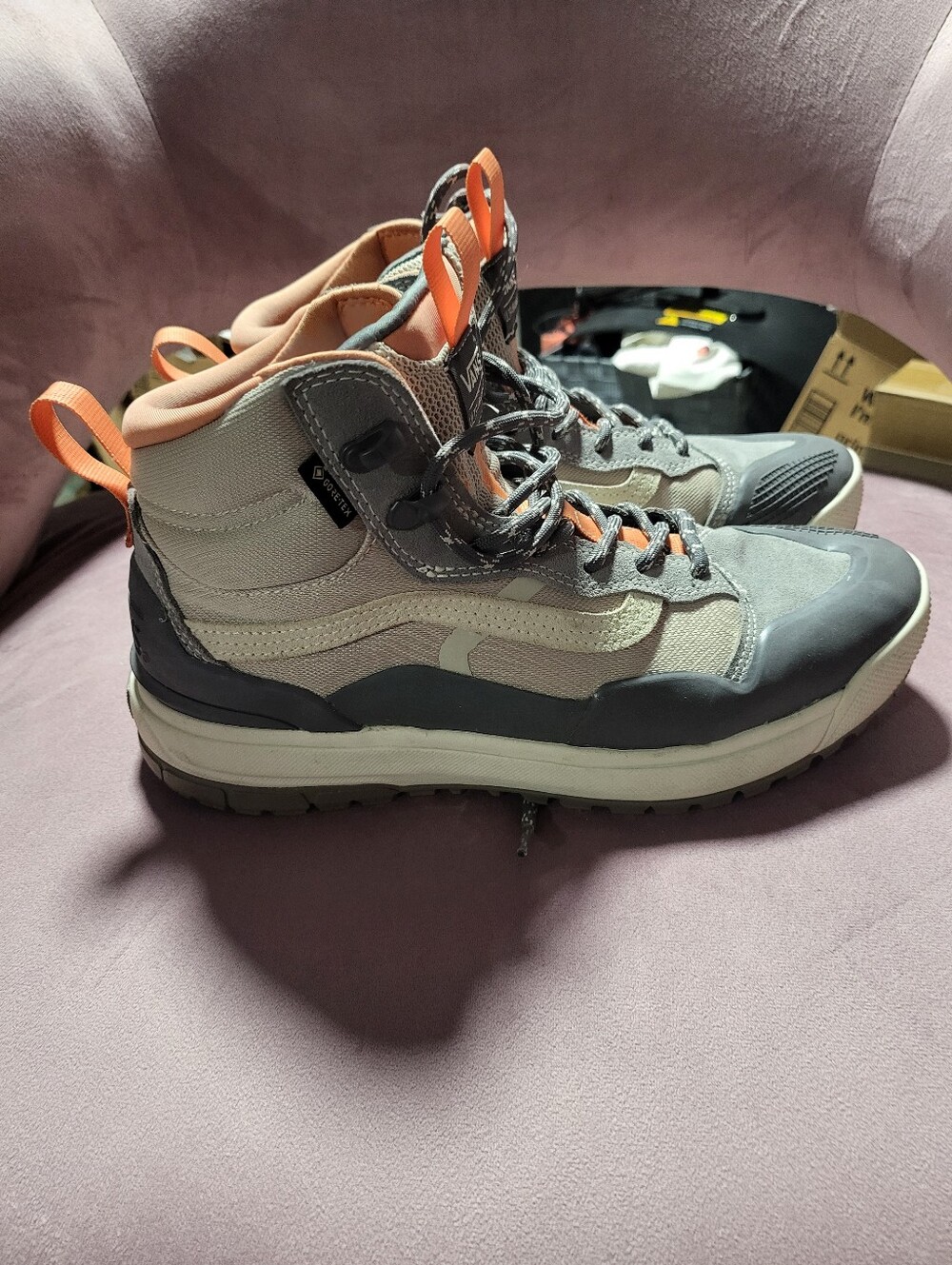 Vans Women's Ultrarange EXO HI Gore-Tex MTE-2 Hiking Shoes - women's size 9.5 - Picture 2 of 11